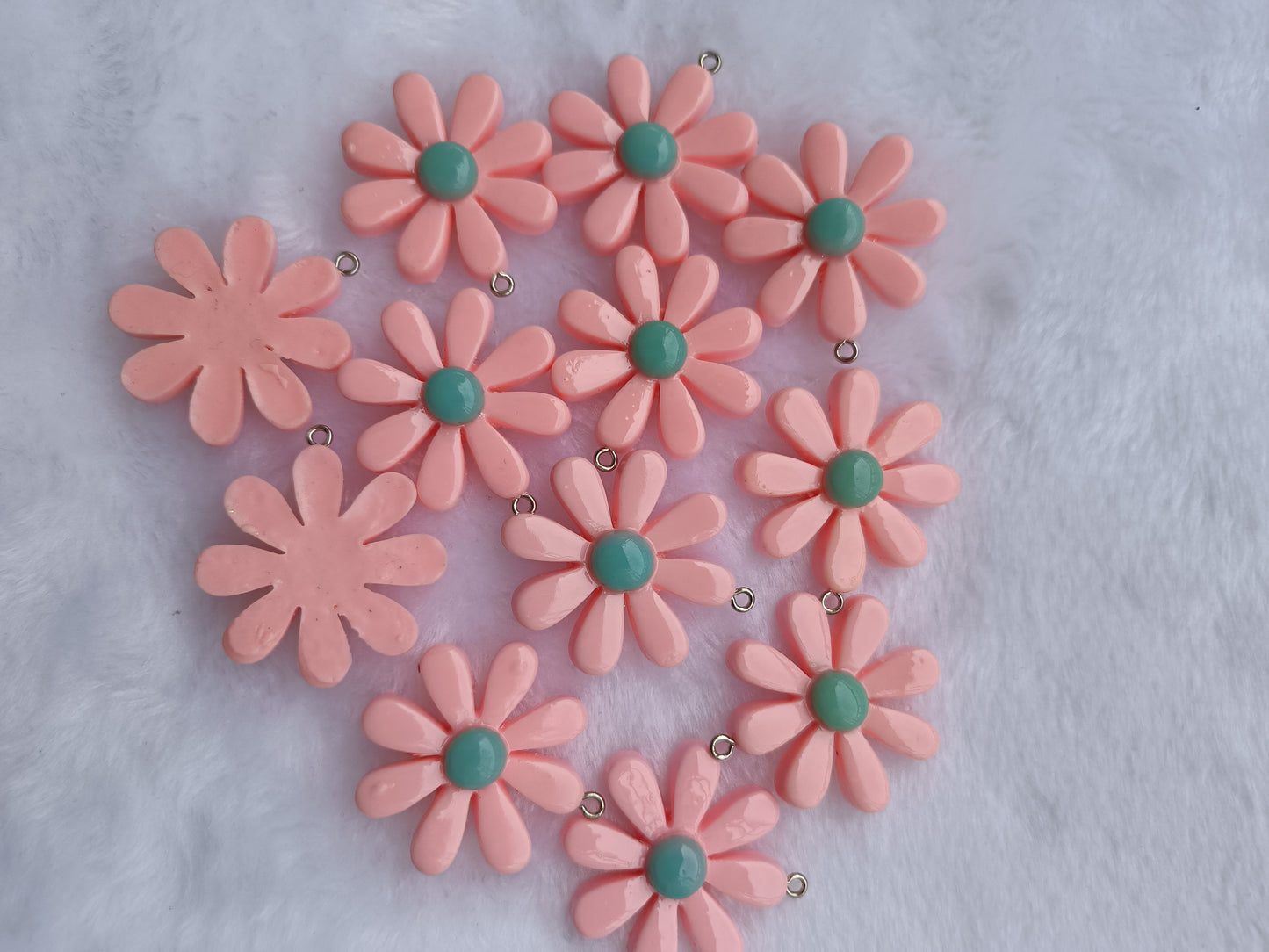 S10133 DIY charms flower charms  plastic daisy flower charm wholesale by weight