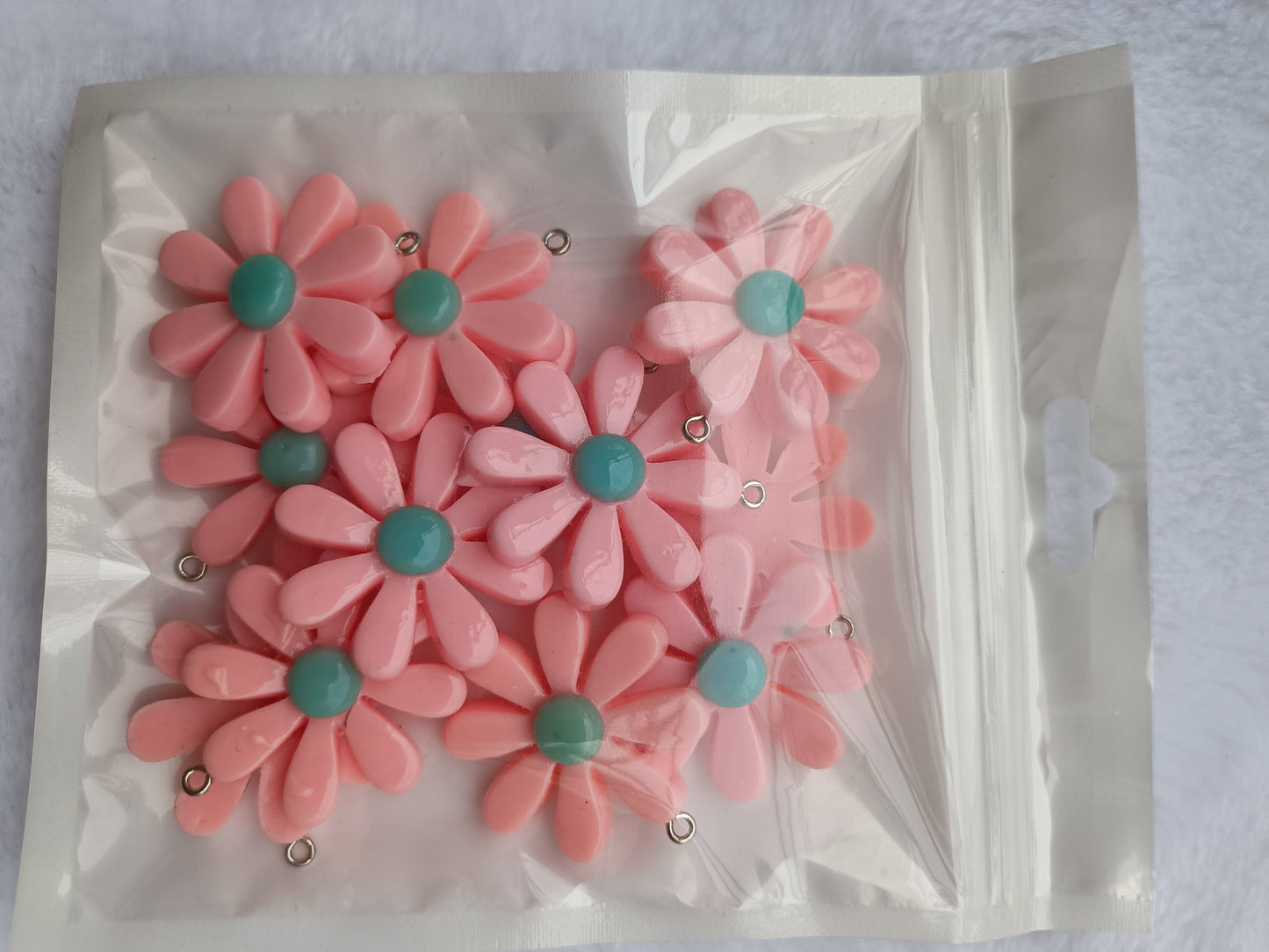 S10133 DIY charms flower charms  plastic daisy flower charm wholesale by weight